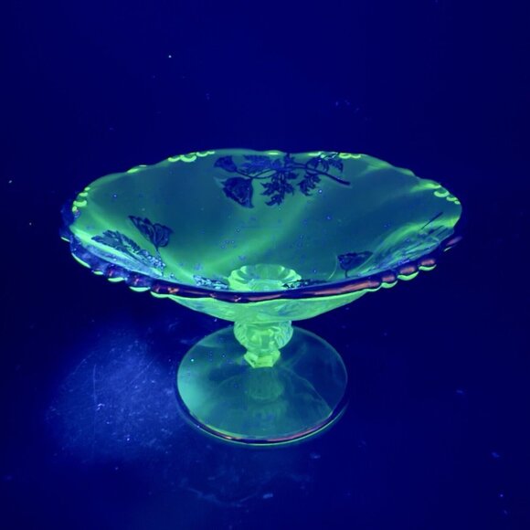 1950s HEISEY ORCHID Footed Pedestal Dish Bowl Silver Overlay Manganese 365nm UV - Picture 16 of 16